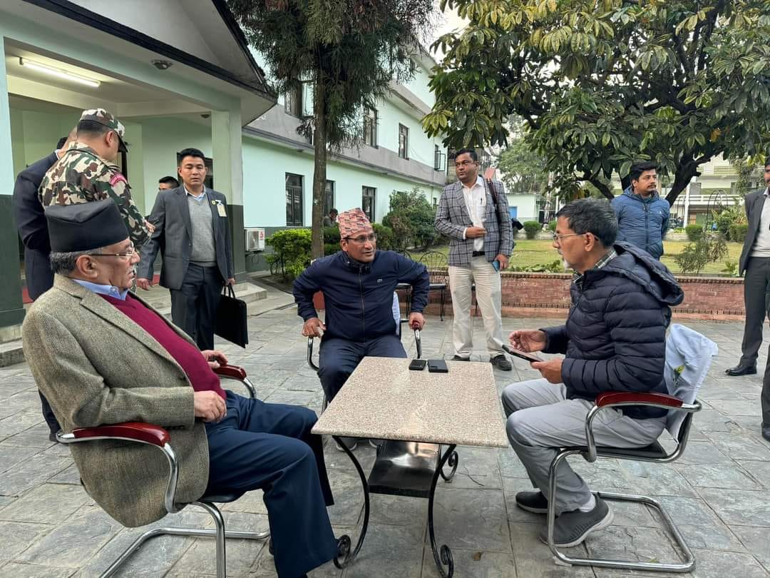 नेपाली नेपाली सेनाकाे मेडिकल टिमसहित भूकम्प प्रभावित क्षेत्रतिमा,प्रधानमन्त्री दाहाल