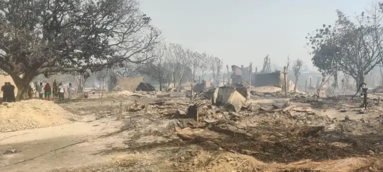 महोत्तरीमा आगलागी हुँदा करिब ३० वटा घर जलेर नष्ट