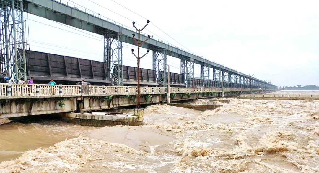 कोशी ब्यारेकका ५६ वटै ढोका खाेलियो